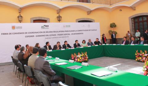 EN REPRESENTACIÓN DEL PODER LEGISLATIVO, LOS DIPUTADOS JUAN ASCENCIÓN CALYECAC CORTERO, PRESIDENTE DE LA COMISIÓN PERMANENTE DEL CONGRESO DEL ESTADO, Y FLORENTINO DOMÍNGUEZ ORDOÑEZ ATESTIGUARON LA FIRMA DEL CONVENIO DE COORDINACIÓN DE MEJORA REGULATORIA PARA ELEVAR LA COMPETITIVIDAD DE TLAXCALA, FIRMADA ENTRE COFEMER, EL GOBIERNO DEL ESTADO, PODER JUDICIAL Y AYUNTAMIENTOS. 