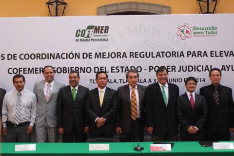 EN REPRESENTACIÓN DEL PODER LEGISLATIVO, LOS DIPUTADOS JUAN ASCENCIÓN CALYECAC CORTERO, PRESIDENTE DE LA COMISIÓN PERMANENTE DEL CONGRESO DEL ESTADO, Y FLORENTINO DOMÍNGUEZ ORDOÑEZ ATESTIGUARON LA FIRMA DEL CONVENIO DE COORDINACIÓN DE MEJORA REGULATORIA PARA ELEVAR LA COMPETITIVIDAD DE TLAXCALA, FIRMADA ENTRE COFEMER, EL GOBIERNO DEL ESTADO, PODER JUDICIAL Y AYUNTAMIENTOS. 