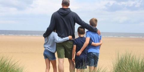 El príncipe Guillerno es felicitado por Kate y sus hijos con motivo del Día del Padre