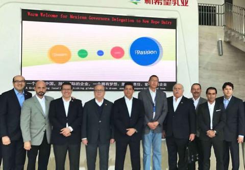 Visita Marco Mena empresa New Hope Dairy en China imagen 3