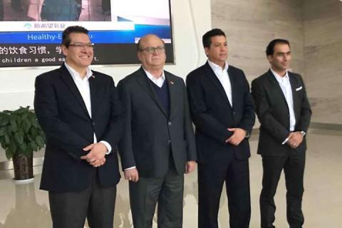 Visita Marco Mena empresa New Hope Dairy en China imagen 4