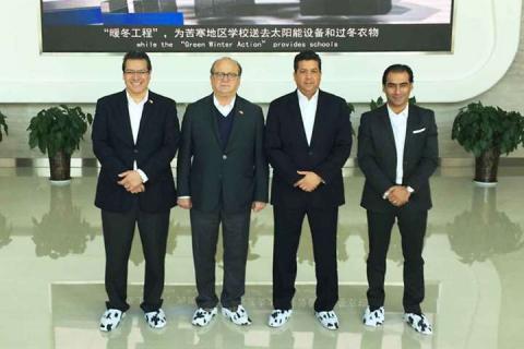 Visita Marco Mena empresa New Hope Dairy en China imagen 1
