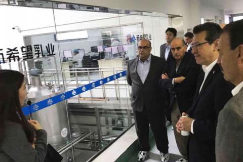 Visita Marco Mena empresa New Hope Dairy en China imagen 2