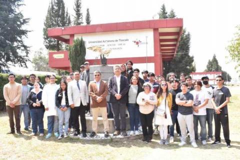 Buscan replicar el modelo educativo de la UATx en Perú imagen 2