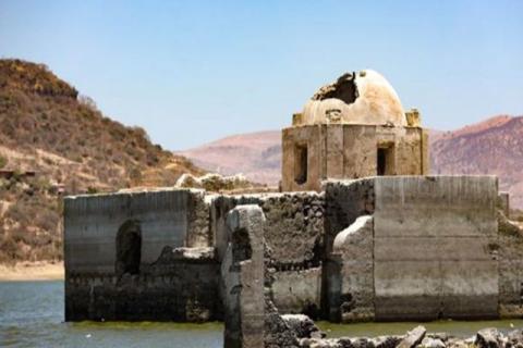 Guanajuato: Templo bajo el agua es descubierto por sequia