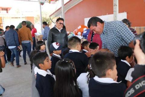 Con este material didáctico reforzamos la educación de 150 niños del kínder: alcalde imagen 2