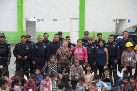 Niños del curso de verano convivieron con policías y bomberos del estado imagen 4