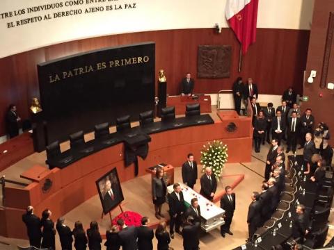 Sentido homenaje en el Senado de la República al senador Manuel Camacho Solís imagen 2