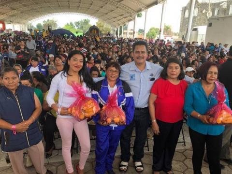 Ayuntamiento en una sana convivencia festejo a los niños y madres en su día imagen 1