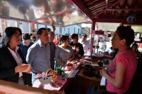 Alcalde pone en marcha “Corredor Turístico Artesanal” con 20 casetas imagen 2