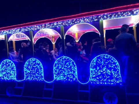 Alcalde impulsa el turismo con una “Villa Iluminada” en Laguna Azul imagen 2