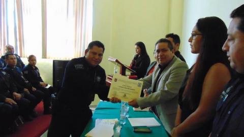 Una policía profesional brinda mayor seguridad a la población: alcalde imagen 3