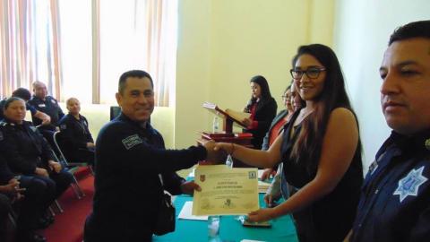 Una policía profesional brinda mayor seguridad a la población: alcalde imagen 2