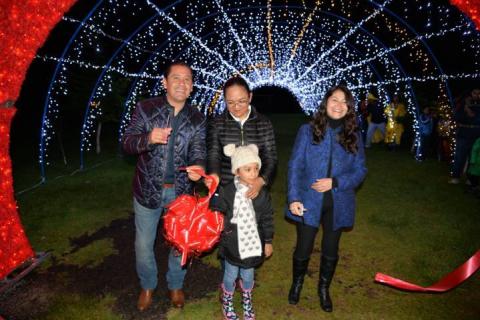 Alcalde impulsa el turismo con una “Villa Iluminada” en Laguna Azul imagen 1