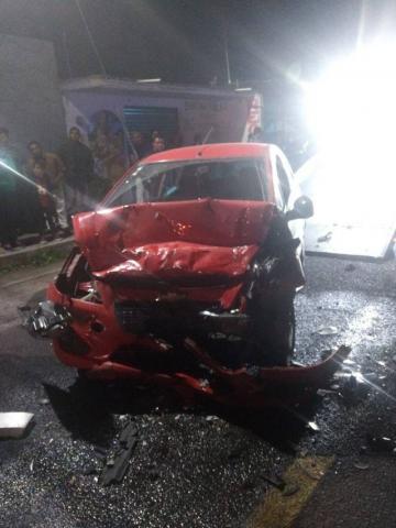 Choque frontal deja varios lesionados y una riña entre conductores imagen 1