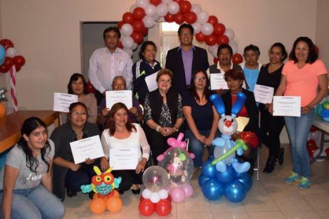 Clausuran curso de globoflexia en Panotla