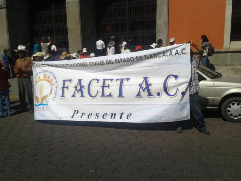 En estos momento la columna de manifestantes marcha por calles del centro de la ciudad y se dirigen a palacio de gobierno.