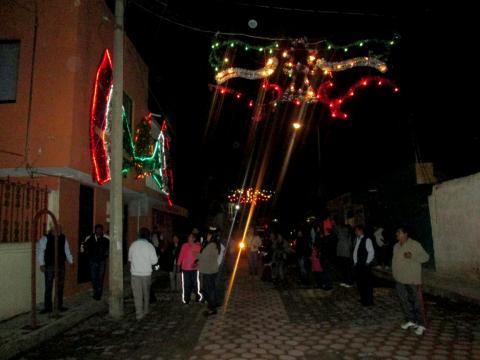 Encienden luces ornamentales y develan bandos patrios imagen 2