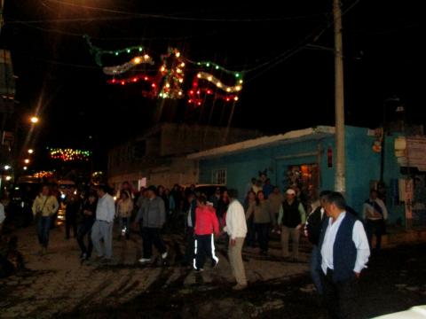 Encienden luces ornamentales y develan bandos patrios imagen 4