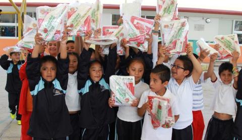 Cumple la SEPE y entrega más de 200 mil paquetes de útiles escolares en beneficio de  estudiantes tlaxcaltecas