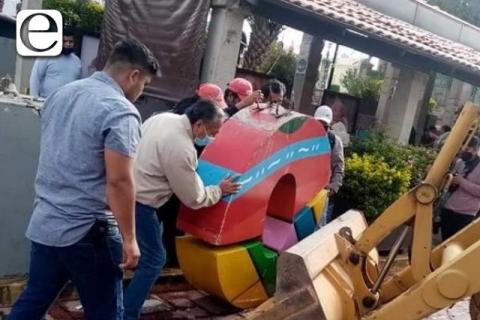 Escultura de Tomás Orea la echan a la basura en Zacatelco