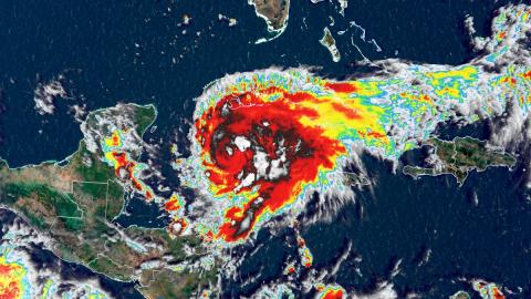 Grace continúa como huracán de categoría 1 y mantiene un rápido desplazamiento hacia Tulum, Quintana Roo