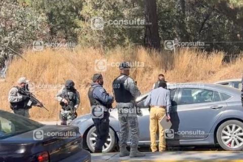 Aseguran a cuatro sujetos que a punta de pistola amenazaron a una mujer en Apizaco
