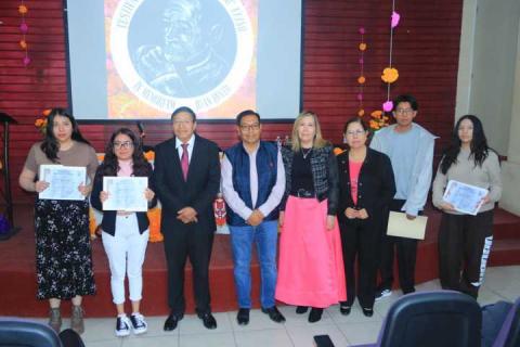 Presentaron su obra los escritores David Olivares y Enrique Chávez y reciben premiación ganadores del concurso de calaveritas literarias imagen 1