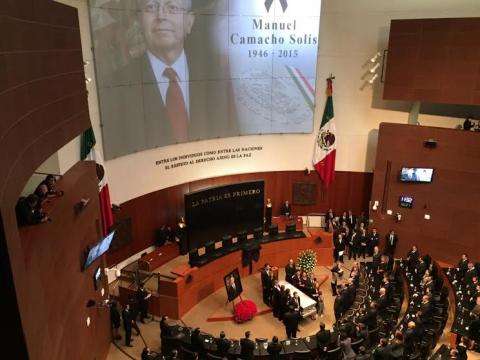 Sentido homenaje en el Senado de la República al senador Manuel Camacho Solís imagen 3