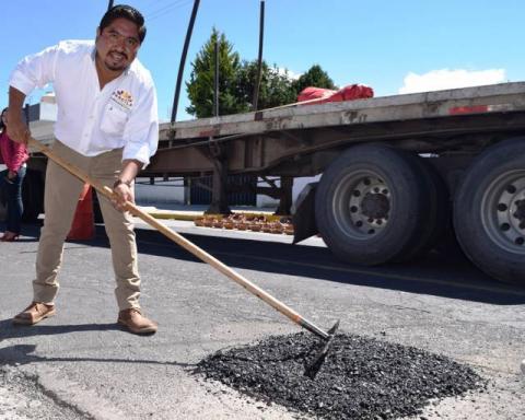Supervisa alcalde trabajos de mantenimiento y bacheo en Panotla imagen 1