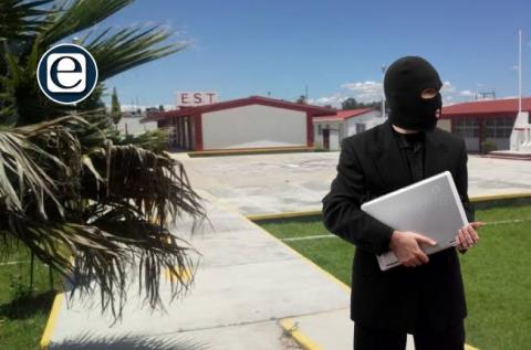 Hampones asaltan secundaria en Apizaco y se llevan 30 computadoras