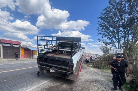 Policías municipales de Panotla aseguran camioneta con alteración en sus números