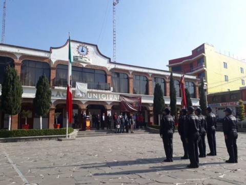 La bandera Nacional nos da identidad y fortaleza y es símbolo de orgullo: alcalde imagen 4
