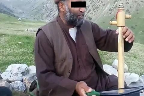 Talibanes matan a tiros a un cantante folclórico y prohíben la música