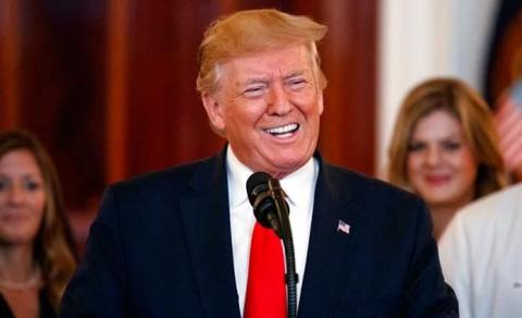 Trump afirma que la mujer que la acusa de violación no es su tipo