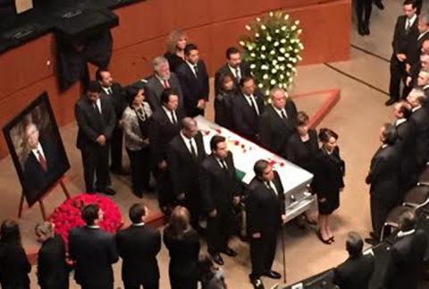 Sentido homenaje en el Senado de la República al senador Manuel Camacho Solís imagen 1