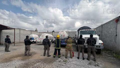 En cateo, FGR asegura cuatro pipas cargadas con aproximadamente 10 mil litros de gas en Apizaco imagen 2