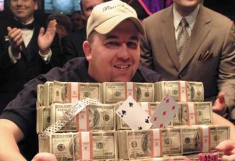 El triunfo de Chris Moneymaker en la WSOP 2003 marcó un antes y un después en la historia del poker online
