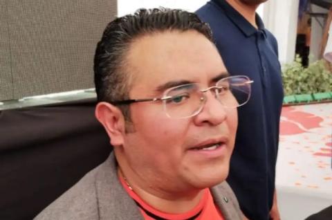 El que calla otorga, Julio César guarda silencio en MC mientras atraviesa proceso legal por peculado