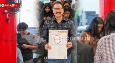 Estudiantes de la UTPx le hacen fuchi a Emilio de la Peña; prefirieron su celular y lo ignoraron