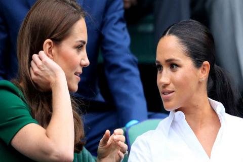Esposas de los príncipes de Inglaterra se pelean por unas medias