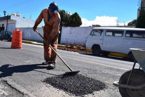 Supervisa alcalde trabajos de mantenimiento y bacheo en Panotla imagen 4