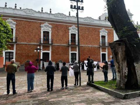 El conflicto en Ixcotla llega a la capital; pobladores protestan contra obra del IMSS Bienestar