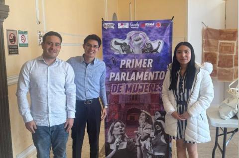 Celebra Ivanov García Santacruz el liderazgo femenino en "Primer Parlamento de Mujeres"