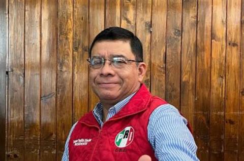 Enrique Padilla anda coqueteando con la oposición, pero dice que se reúne “por cortesía”