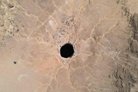 Aparece pozo del infierno en Yemen con 250 metros de profundidad