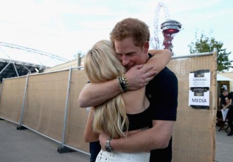 Ex novia del príncipe Harry pone en problemas a su actual matrimonio