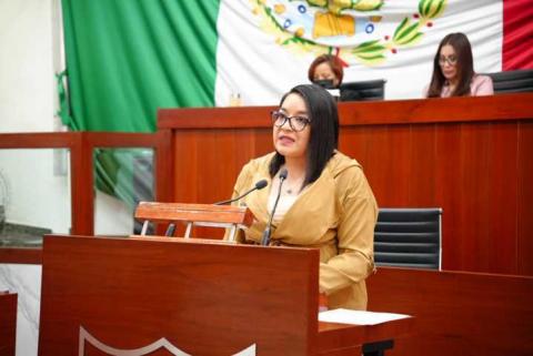 No eran delincuentes, eran campesinos: Laura Flores estalla en tribuna contra represión