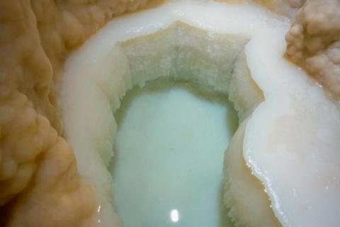 Encuentran en Nuevo México una piscina subterránea jamás explorada por la humanidad