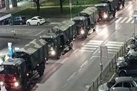 Traslada ejército italiano decenas de fallecidos para incinerar